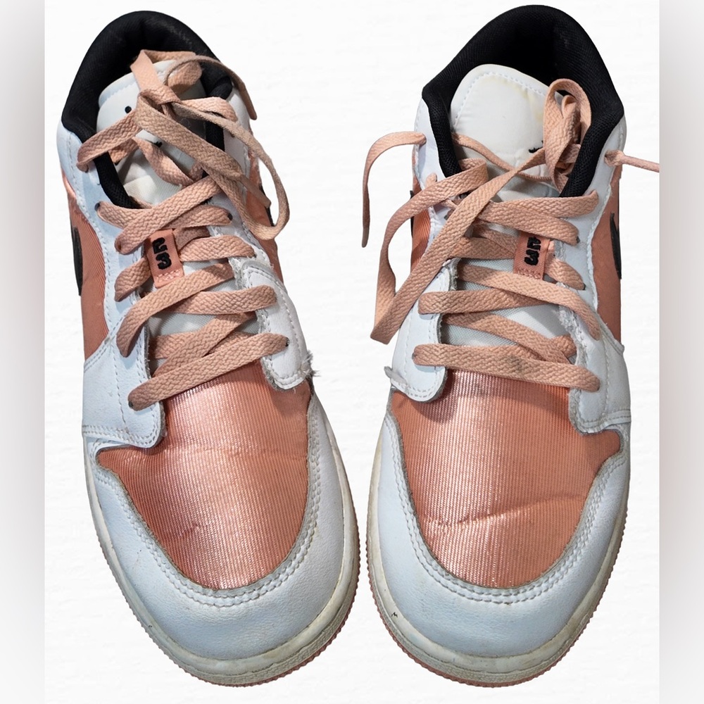 Air Jordan 1 Girl Gradeschool (Coral / White / Black)